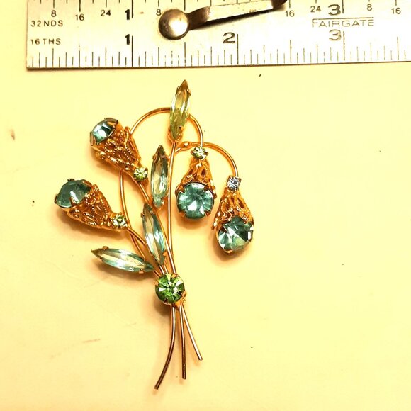 Vintage Gold Tone Floral Brooch Aqua Rhinestones & Enamel Detailing - Picture 6 of 7